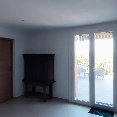 Lejlighed Rez De Villa, Et Sa Terrasse A *